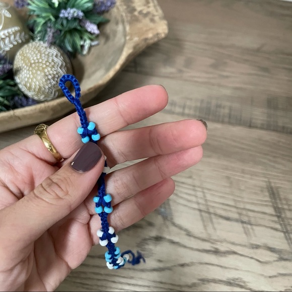 Beaded Flower Friendship Bracelet - Picture 5 of 6